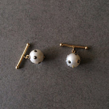 Load image into Gallery viewer, Barbell White Baroque Pearl Cufflinks in 18K Gold