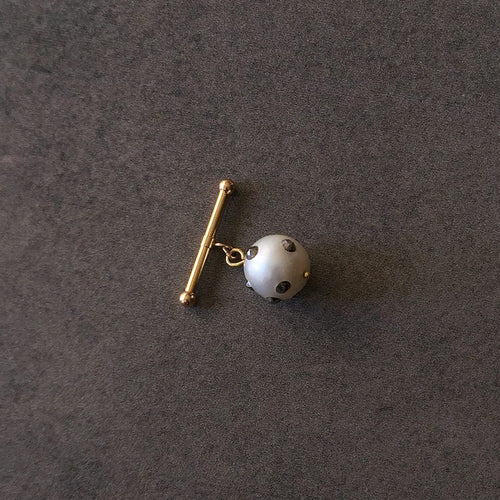 Single Barbell White Baroque Pearl Cufflink in 18K Gold