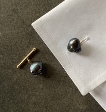 Load image into Gallery viewer, Barbell Black Baroque Pearl Cufflinks in 18K Gold