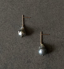 Load image into Gallery viewer, The Petite Collection Short Straight Drop Articulated Tahitian Baroque Pearl Earrings