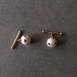 Barbell White Baroque Pearl Cuff Links in 18K Gold