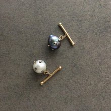 Load image into Gallery viewer, Barbell Mixed Baroque Pearl Cufflinks in 18K Gold