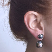 Load image into Gallery viewer, Black Pearl Stud Earrings