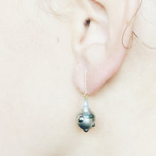 Load image into Gallery viewer, The Petite Collection Short Straight Drop Articulated Tahitian Baroque Pearl Earrings