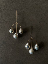 Load image into Gallery viewer, Girandole White Pearl Earrings